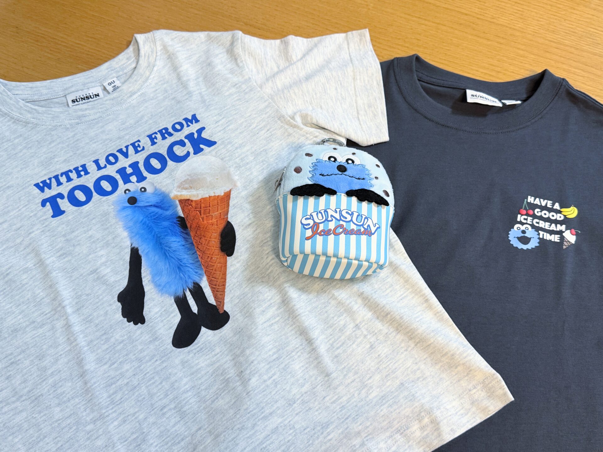 GU×パペットスンスンのコラボTシャツ2種とアイスクリーム柄のポーチ